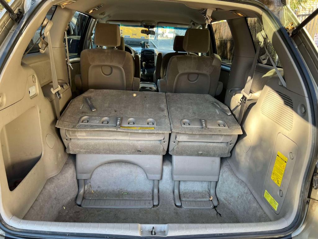 used 2007 Toyota Sienna car, priced at $6,900