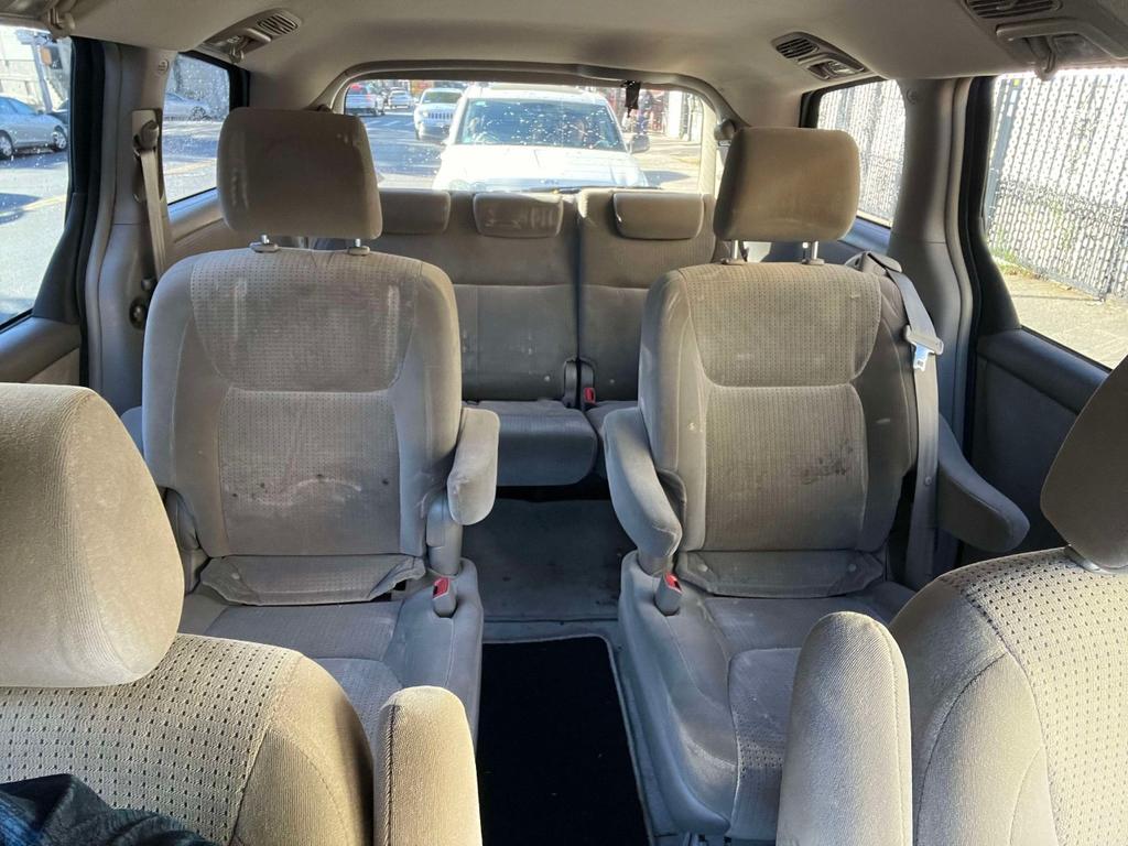 used 2007 Toyota Sienna car, priced at $6,900