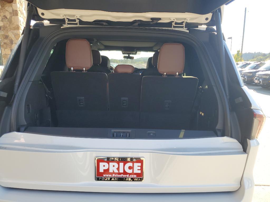 new 2025 Lincoln Navigator car, priced at $106,440