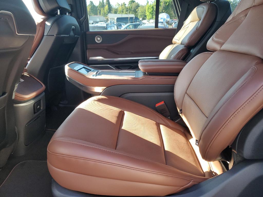 new 2025 Lincoln Navigator car, priced at $106,440