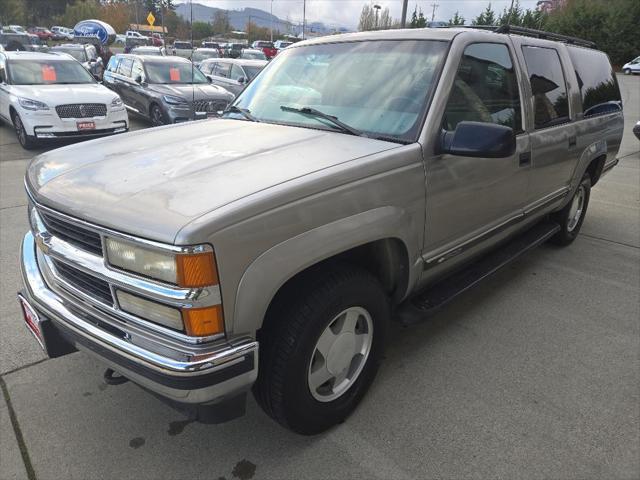 used 1999 Chevrolet Suburban car, priced at $5,555