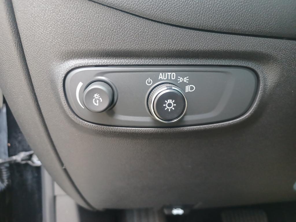 used 2023 Chevrolet Equinox car, priced at $25,999