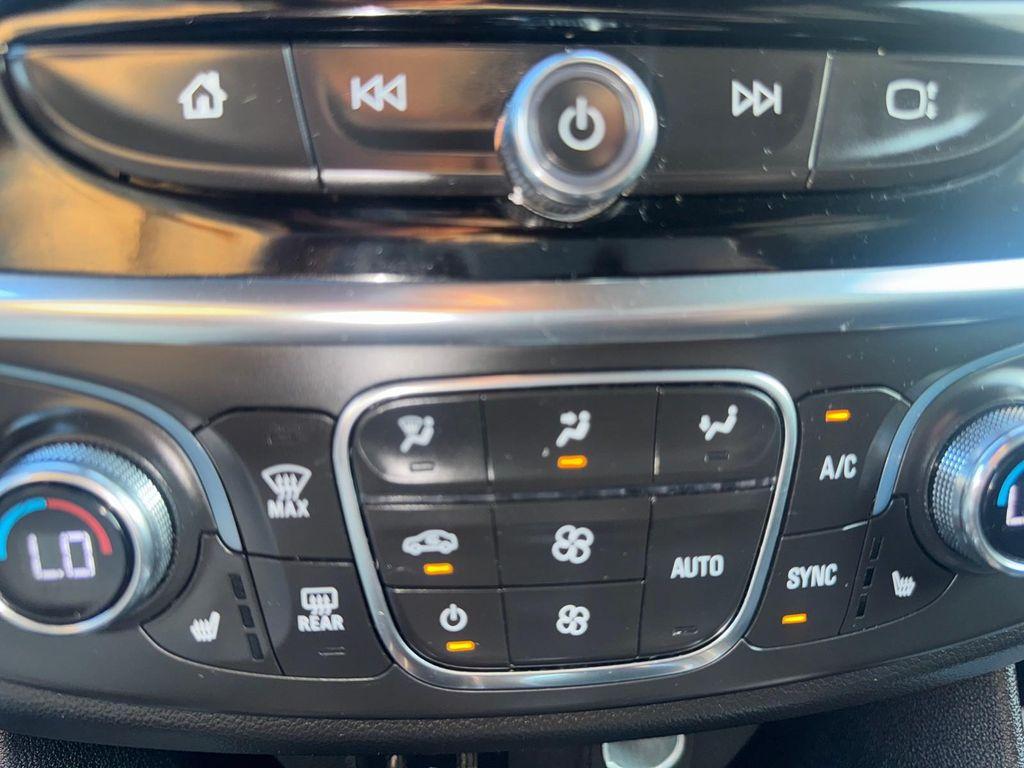 used 2023 Chevrolet Traverse car, priced at $30,239