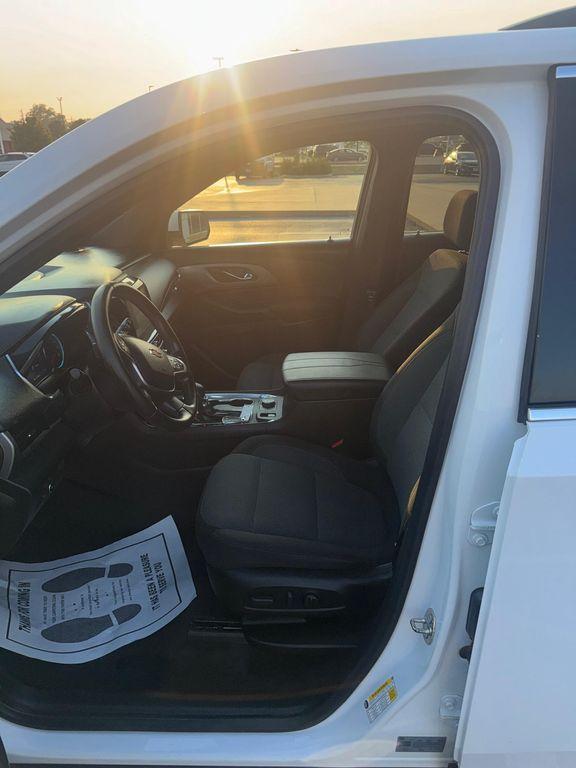 used 2023 Chevrolet Traverse car, priced at $30,239