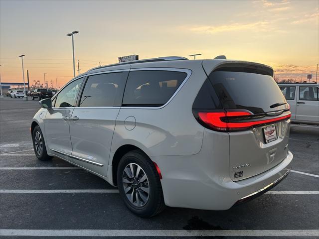 used 2021 Chrysler Pacifica Hybrid car, priced at $26,633