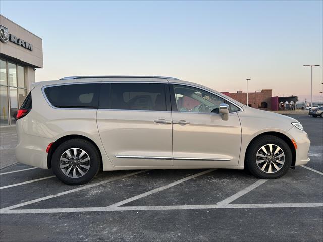 used 2021 Chrysler Pacifica Hybrid car, priced at $26,633