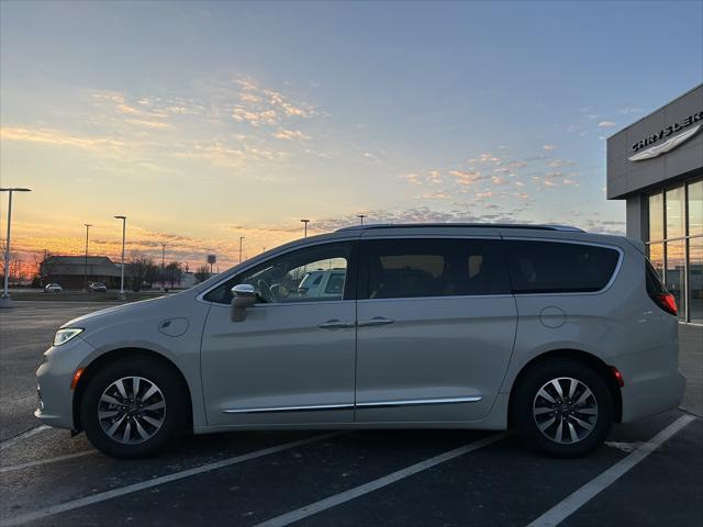 used 2021 Chrysler Pacifica Hybrid car, priced at $26,633