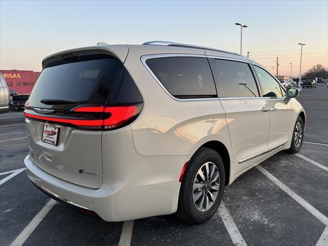 used 2021 Chrysler Pacifica Hybrid car, priced at $26,633