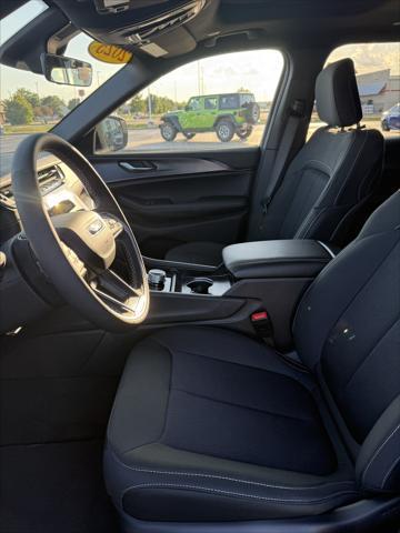 new 2025 Jeep Grand Cherokee L car, priced at $45,275
