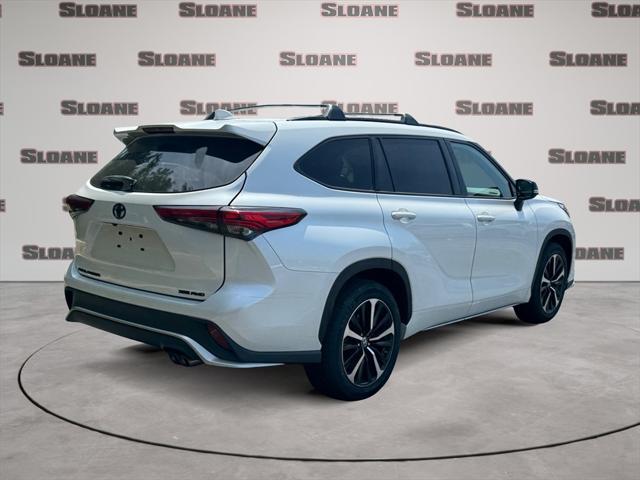 used 2022 Toyota Highlander car, priced at $40,991