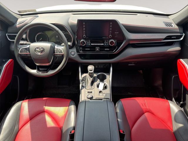 used 2022 Toyota Highlander car, priced at $40,991