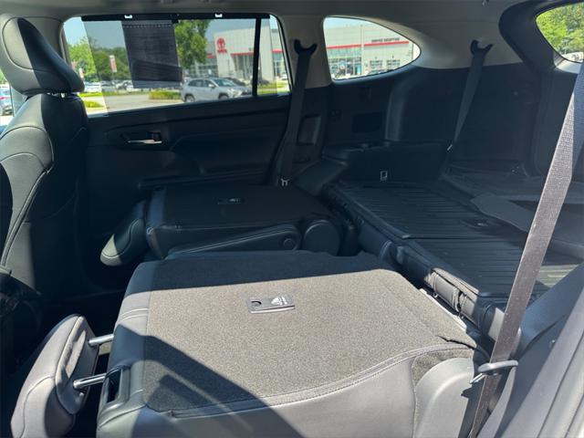 used 2024 Toyota Highlander car, priced at $45,991