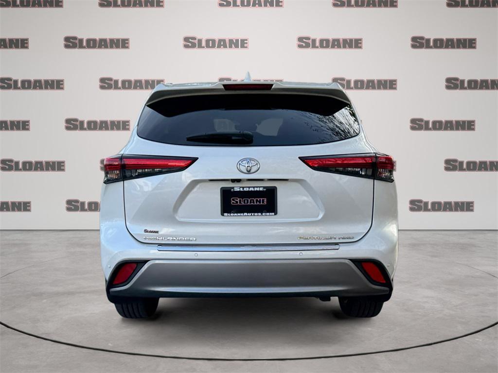 used 2021 Toyota Highlander car, priced at $36,491