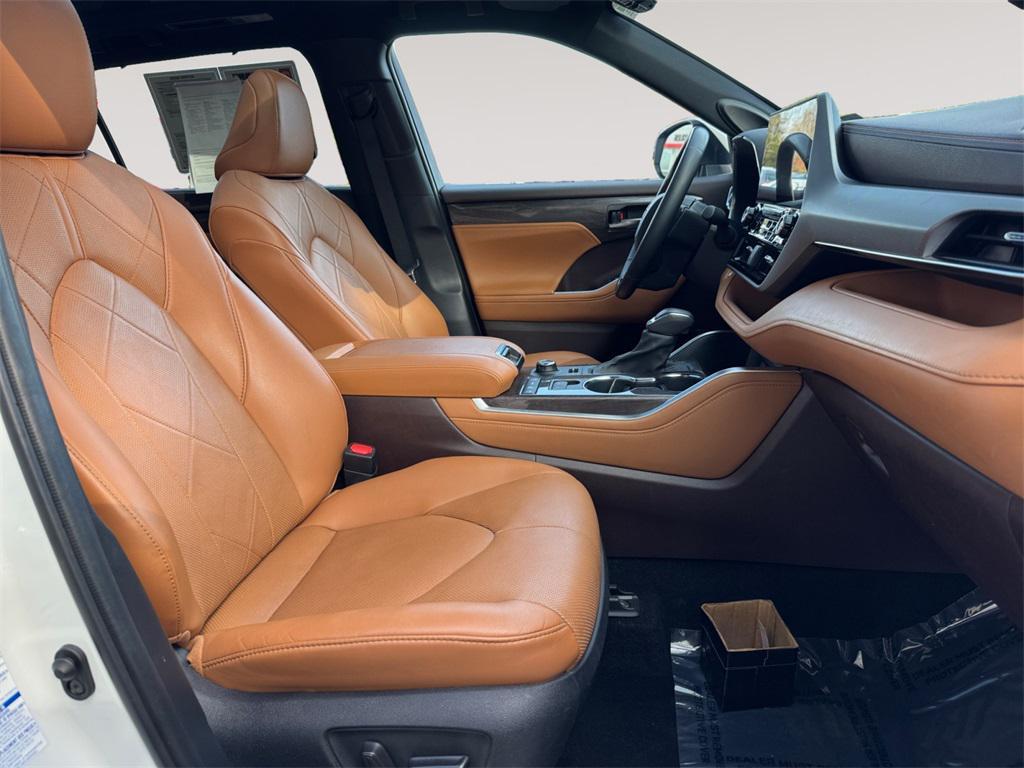 used 2021 Toyota Highlander car, priced at $36,491