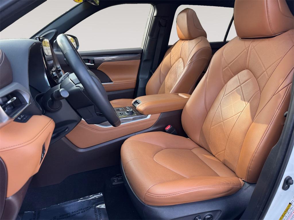 used 2021 Toyota Highlander car, priced at $36,491