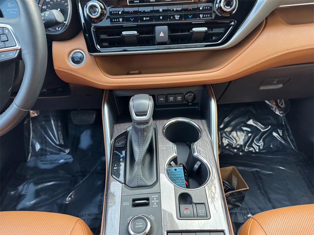 used 2021 Toyota Highlander car, priced at $36,491