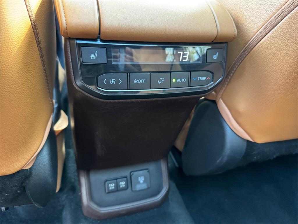 used 2021 Toyota Highlander car, priced at $36,491