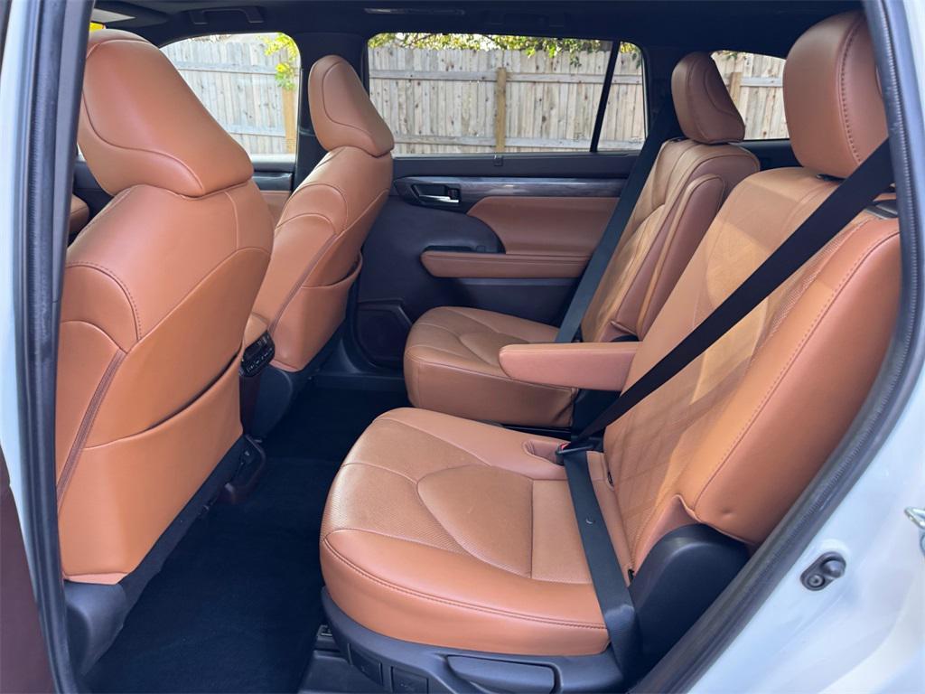 used 2021 Toyota Highlander car, priced at $36,491