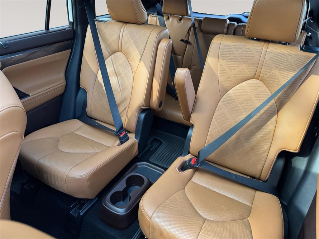 used 2021 Toyota Highlander car, priced at $36,491