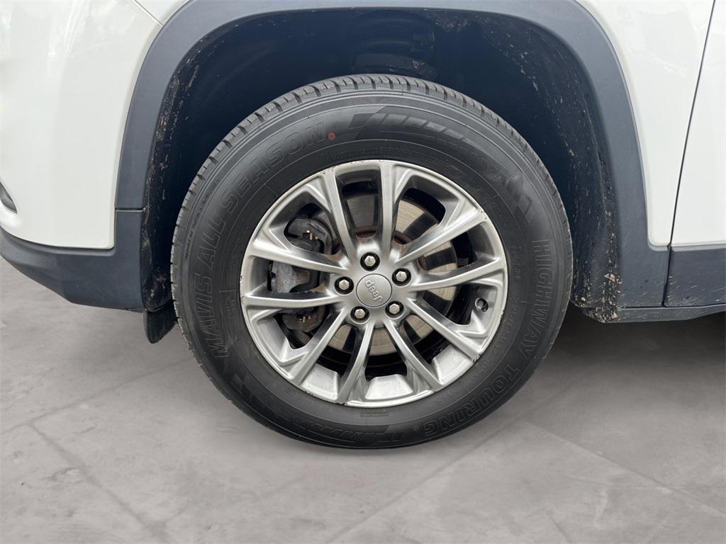 used 2019 Jeep Cherokee car, priced at $14,991