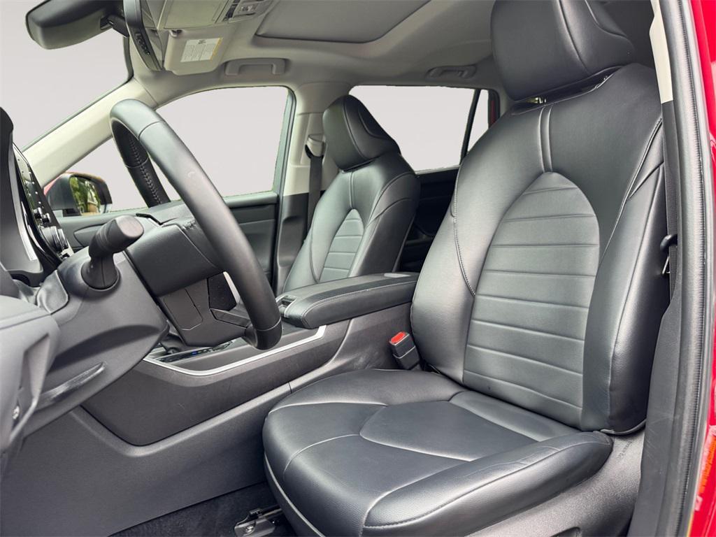 used 2022 Toyota Highlander car, priced at $39,491