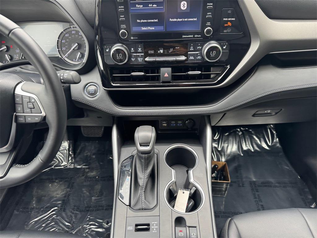 used 2022 Toyota Highlander car, priced at $39,491