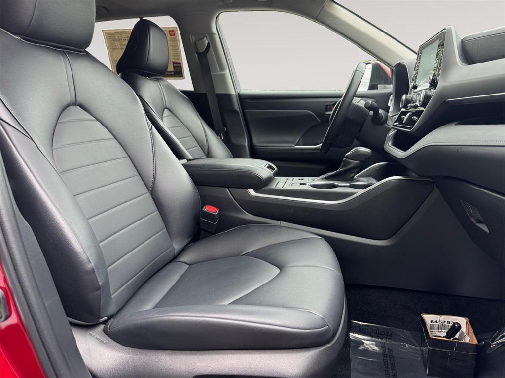used 2022 Toyota Highlander car, priced at $39,491