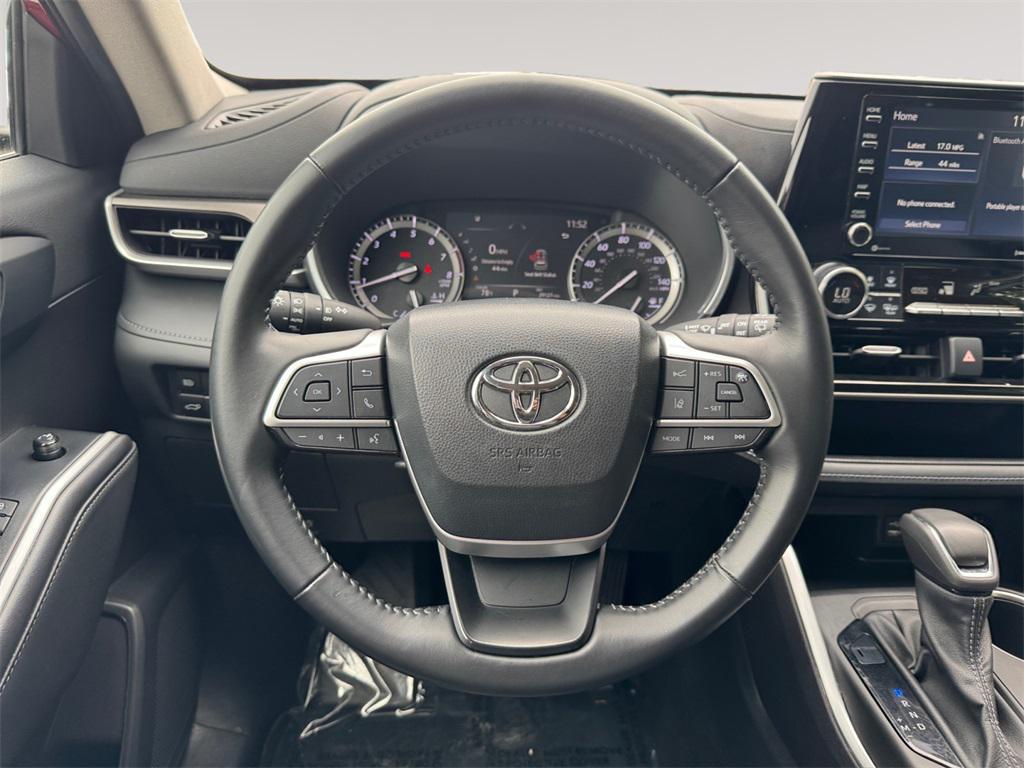 used 2022 Toyota Highlander car, priced at $39,491