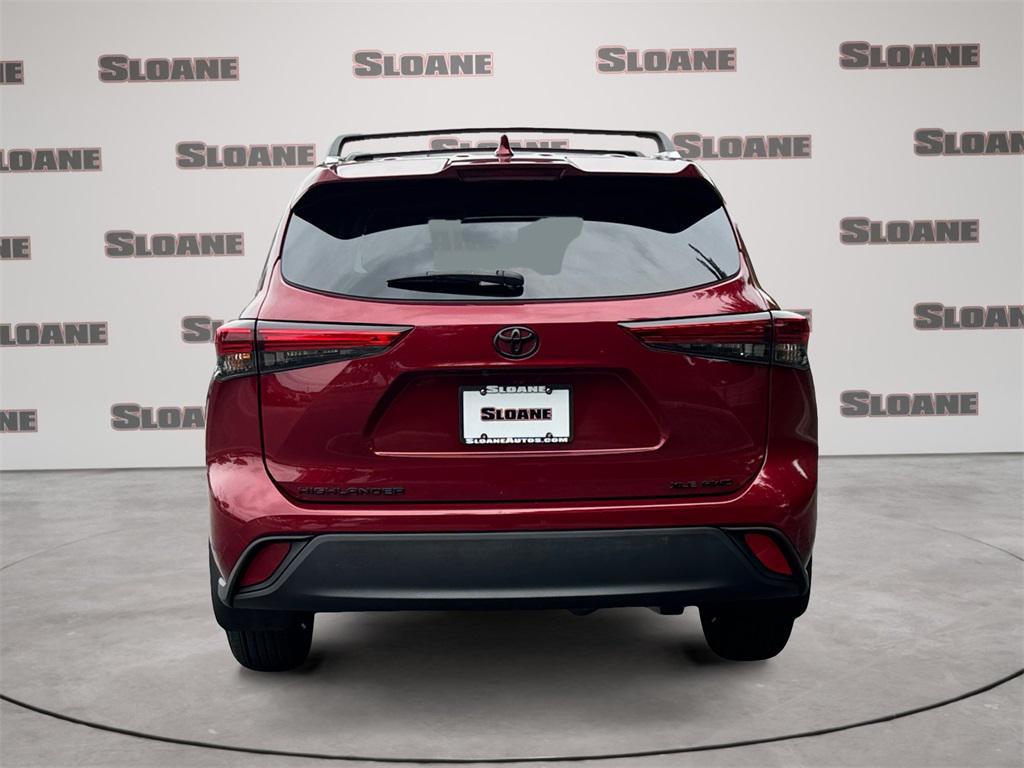 used 2022 Toyota Highlander car, priced at $39,491