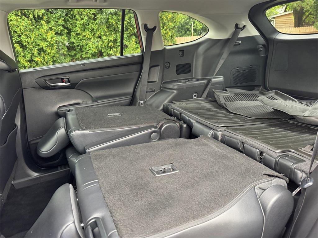 used 2022 Toyota Highlander car, priced at $39,491