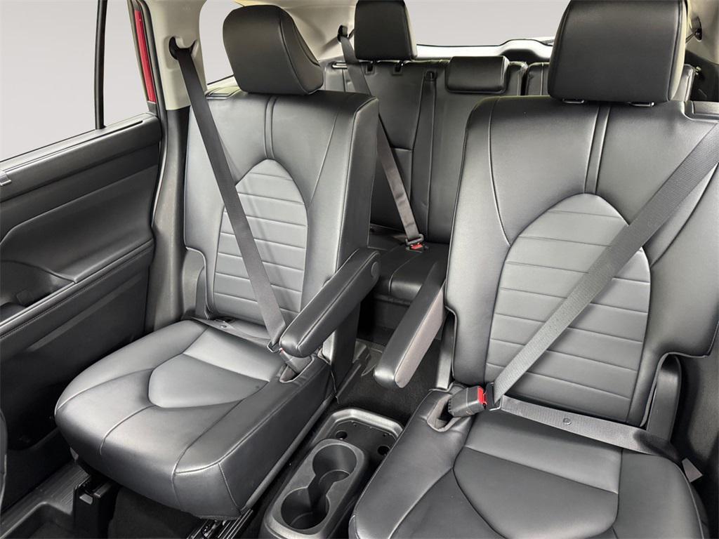 used 2022 Toyota Highlander car, priced at $39,491