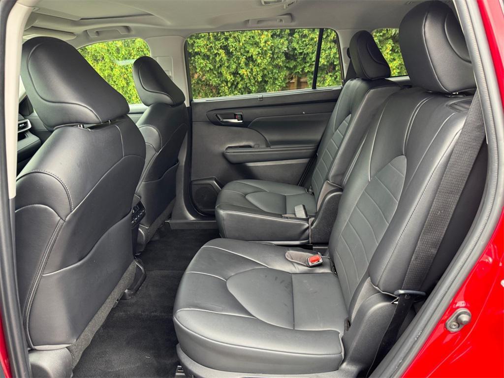used 2022 Toyota Highlander car, priced at $39,491