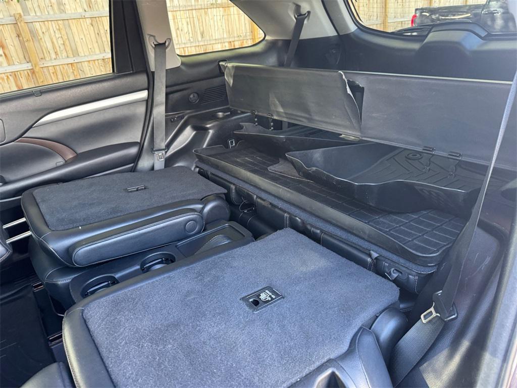 used 2018 Toyota Highlander car, priced at $21,442