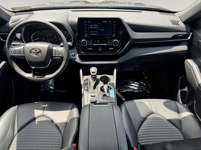 used 2021 Toyota Highlander car, priced at $36,483