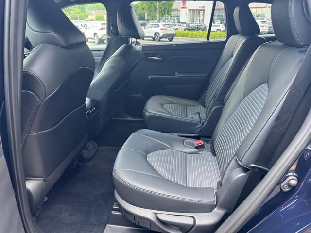 used 2021 Toyota Highlander car, priced at $36,483