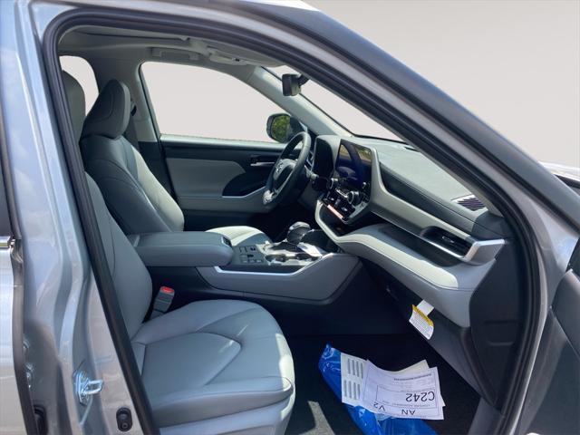 new 2025 Toyota Highlander car, priced at $48,052