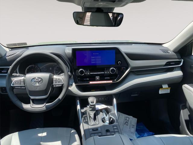 new 2025 Toyota Highlander car, priced at $48,052