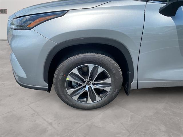 new 2025 Toyota Highlander car, priced at $48,052