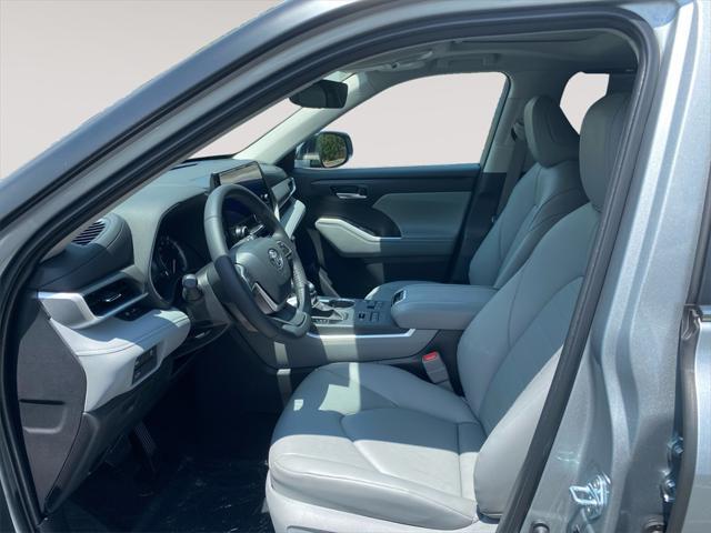 new 2025 Toyota Highlander car, priced at $48,052