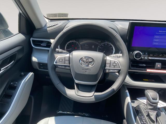 new 2025 Toyota Highlander car, priced at $48,052