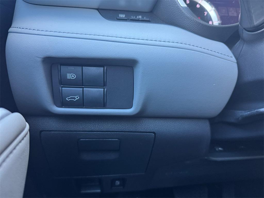 used 2022 Toyota Highlander car, priced at $36,991