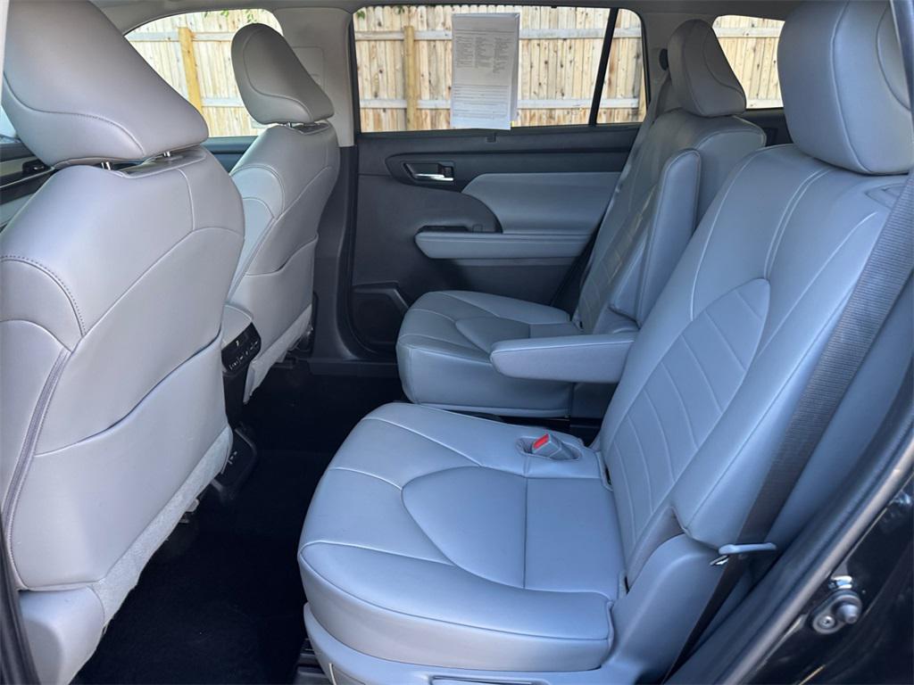 used 2022 Toyota Highlander car, priced at $36,991