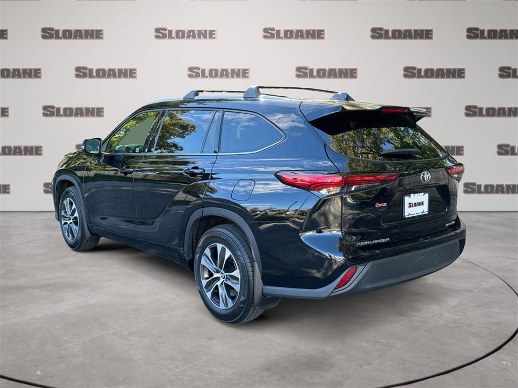 used 2022 Toyota Highlander car, priced at $36,991