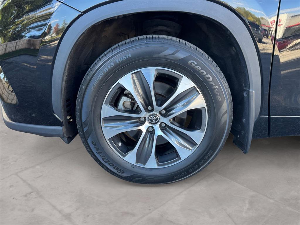 used 2022 Toyota Highlander car, priced at $36,991