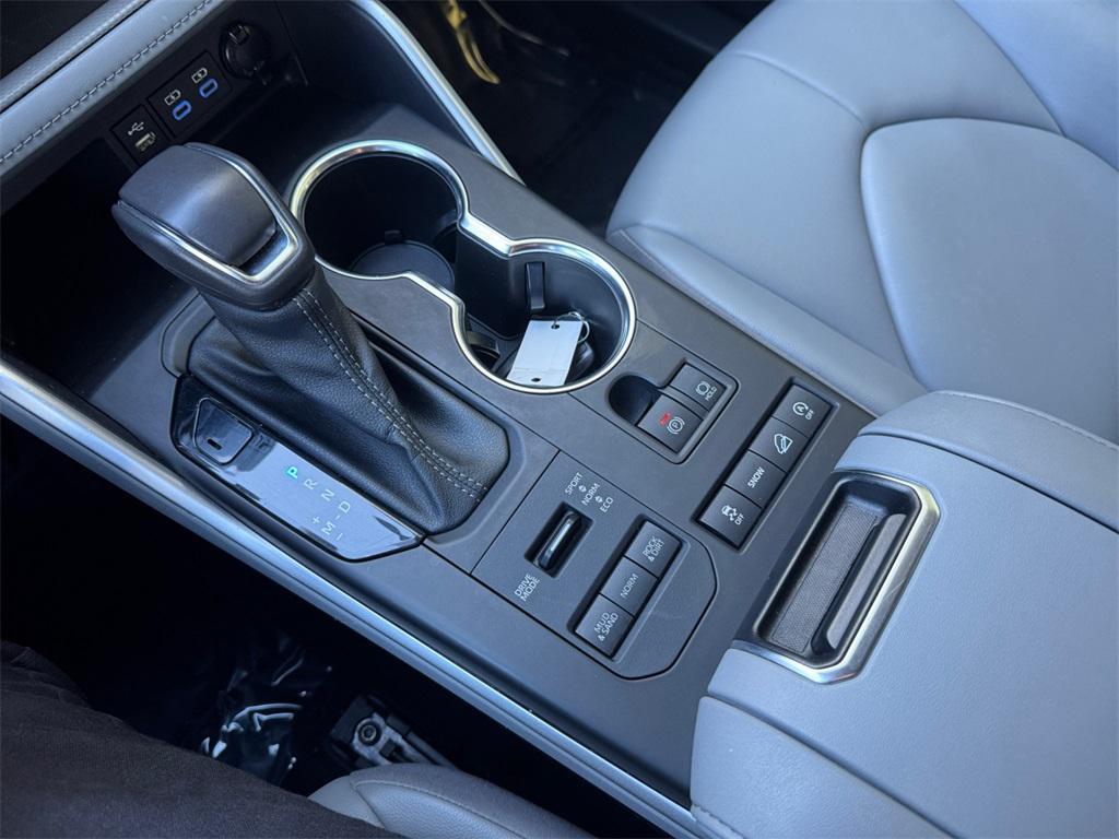 used 2022 Toyota Highlander car, priced at $36,991