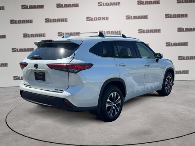 used 2022 Toyota Highlander car, priced at $38,991