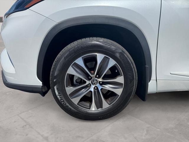 used 2022 Toyota Highlander car, priced at $38,991