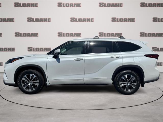 used 2022 Toyota Highlander car, priced at $38,991