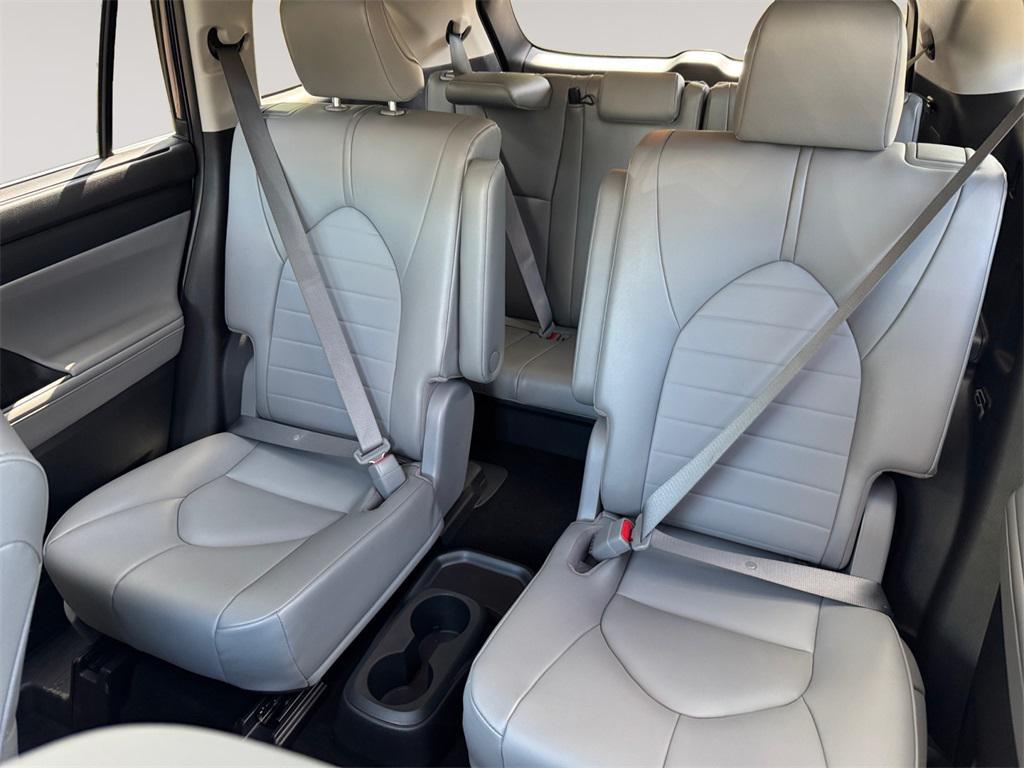 used 2021 Toyota Highlander car, priced at $30,991