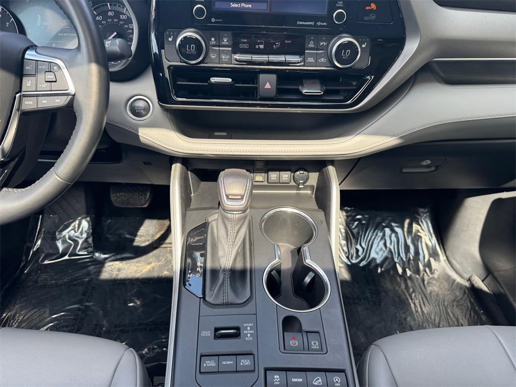 used 2021 Toyota Highlander car, priced at $30,991